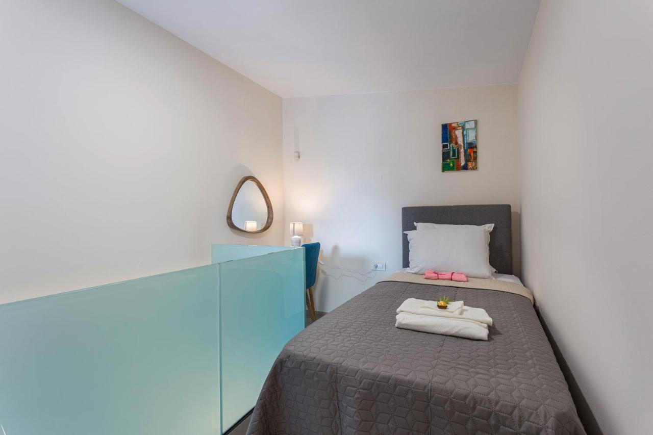 Gallery Art Apartment Hriszí Aktí Haniá Kültér fotó