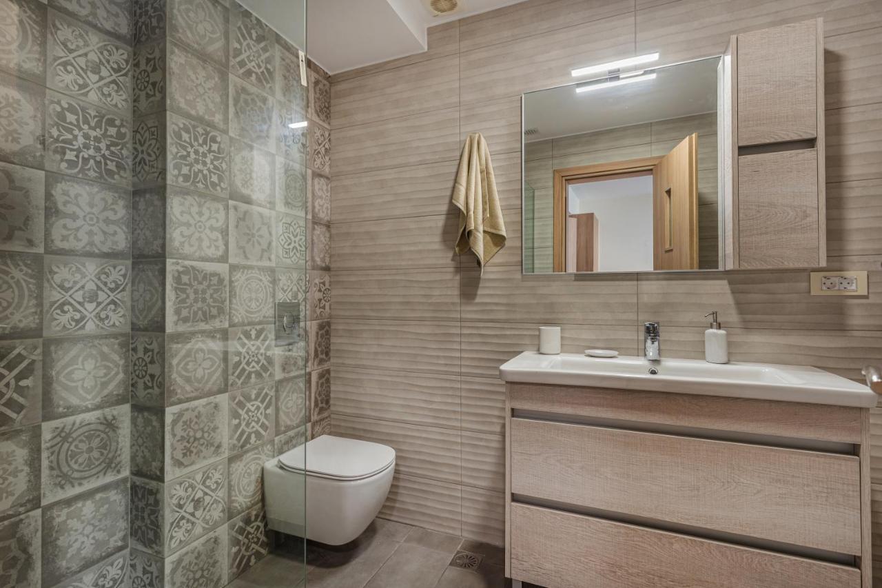 Gallery Art Apartment Hriszí Aktí Haniá Kültér fotó